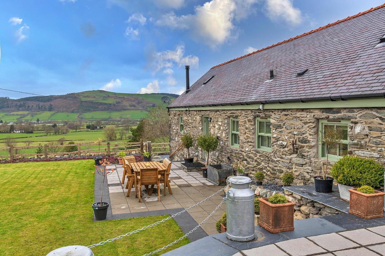 Finest Retreats - Moelis Granary - Luxury Cottage With Hot Tub Llandrillo Esterno foto