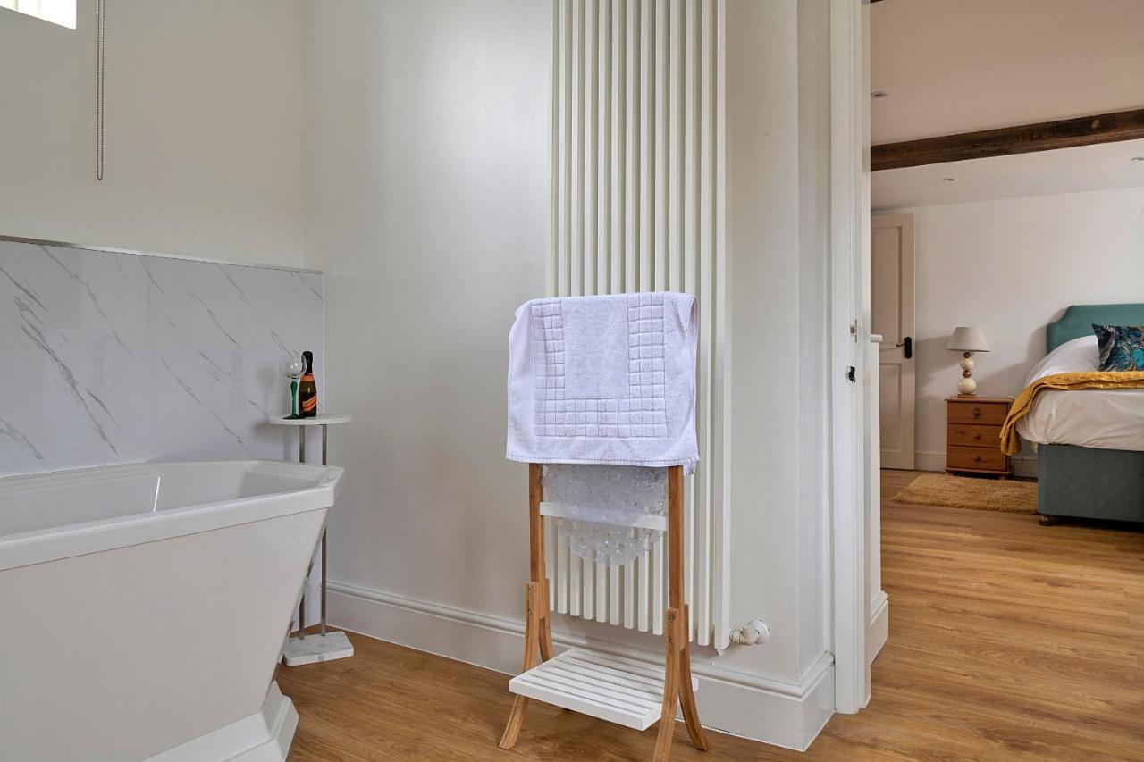 Finest Retreats - Moelis Granary - Luxury Cottage With Hot Tub Llandrillo Esterno foto