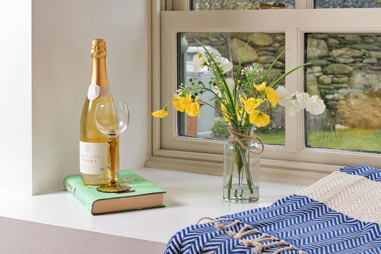 Finest Retreats - Moelis Granary - Luxury Cottage With Hot Tub Llandrillo Esterno foto