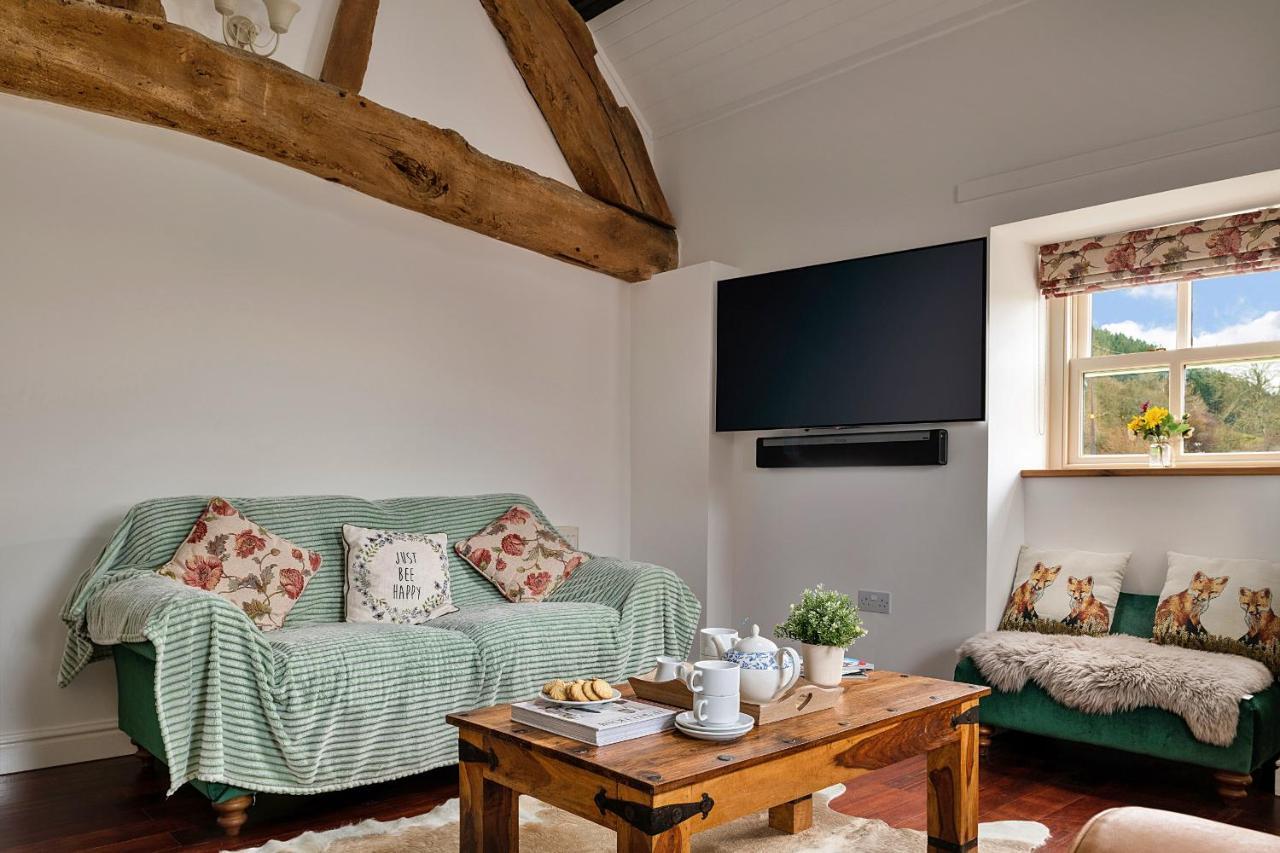 Finest Retreats - Moelis Granary - Luxury Cottage With Hot Tub Llandrillo Esterno foto