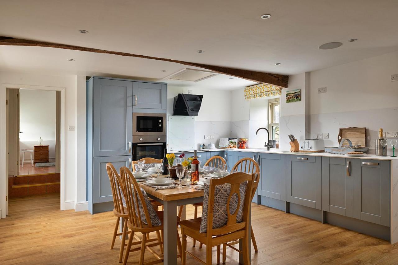 Finest Retreats - Moelis Granary - Luxury Cottage With Hot Tub Llandrillo Esterno foto