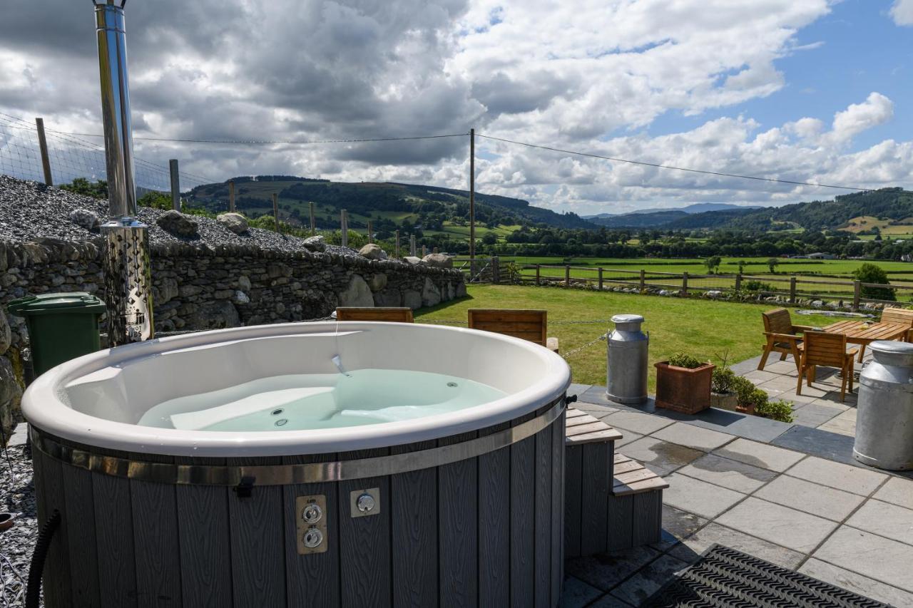 Finest Retreats - Moelis Granary - Luxury Cottage With Hot Tub Llandrillo Esterno foto