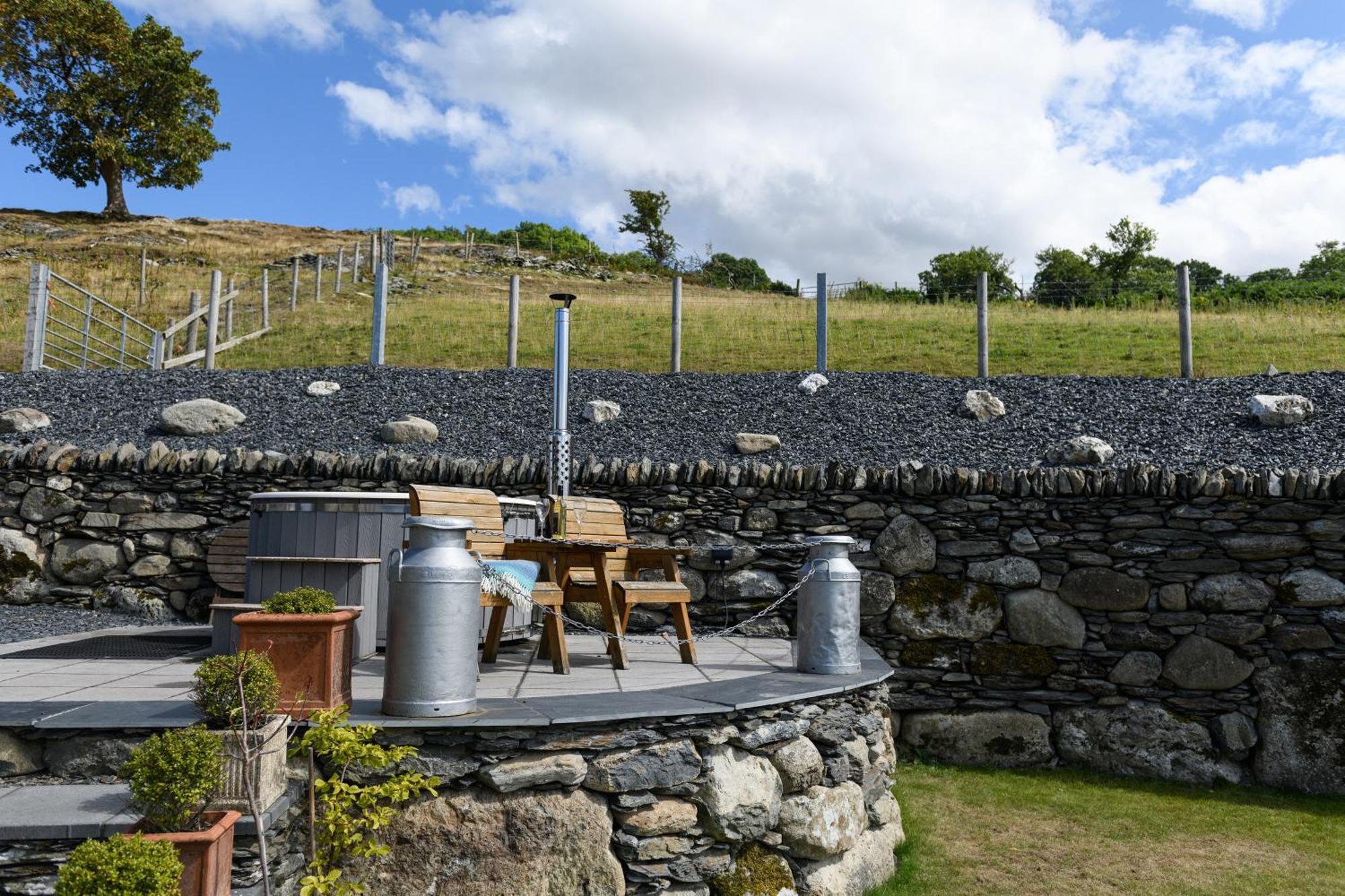 Finest Retreats - Moelis Granary - Luxury Cottage With Hot Tub Llandrillo Esterno foto
